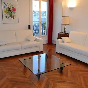 Moulin Rouge Ii Apartment